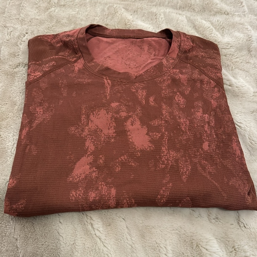 LuLuLemon running shirt